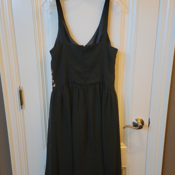 Robbie Bee LBD - Picture 2 of 6